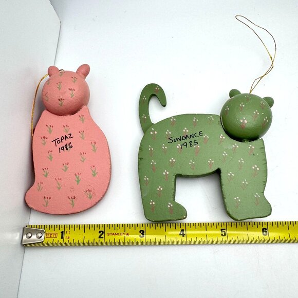 Set Of 2 Vintage Folk Art Cat Wooden Christmas Ornaments Hand Painted 1985 - Picture 4 of 8